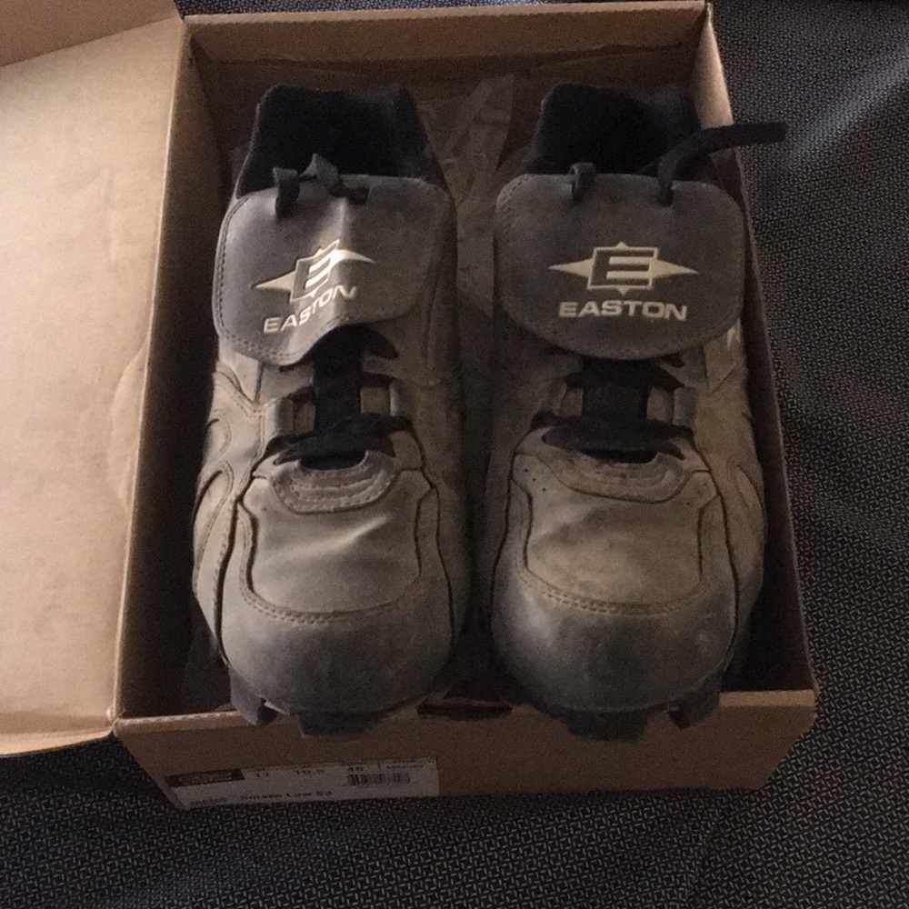 Men’s Easton softball shoes size 11